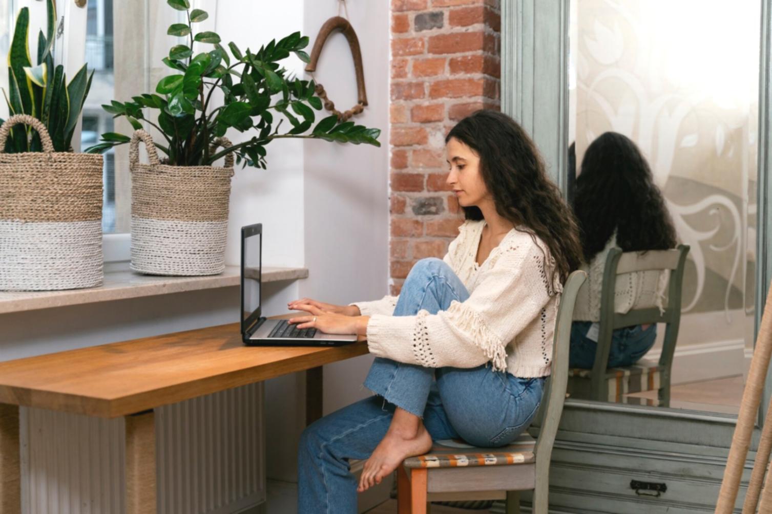 Consultores financieros desarrollando estrategias personalizadas para familias